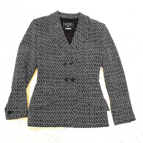 CHANEL Tweed Jacket!! Black & White Tweed Wool Jacket - Picture 3 of 15